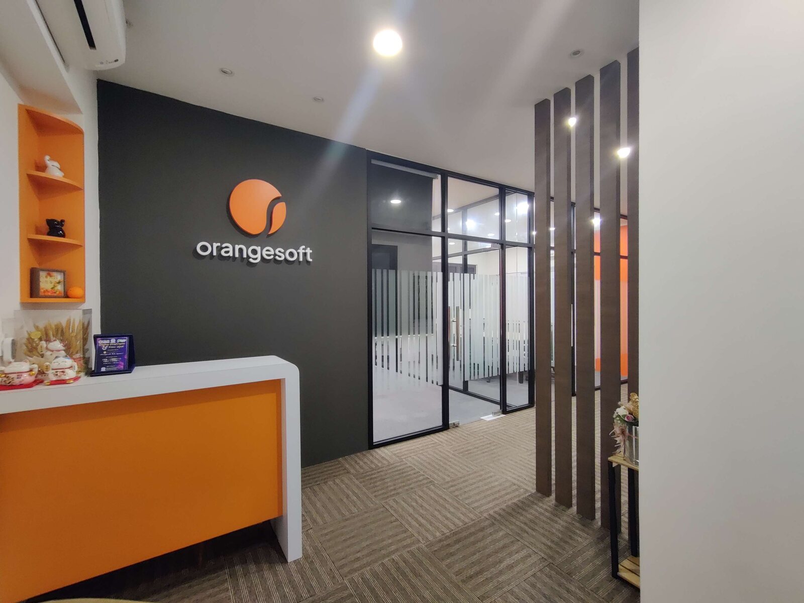 Orangesoft reception desk